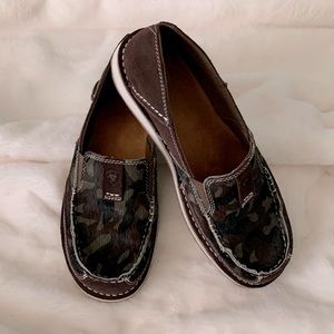 Brown suede Ariat Cruiser size 8